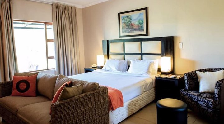 Malibu Country Lodge