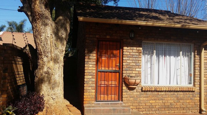 The Club House Guesthouse