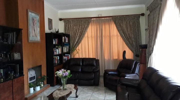 Upper Houghton Guesthouse