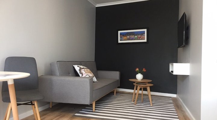 Central Claremont Garden Apartment
