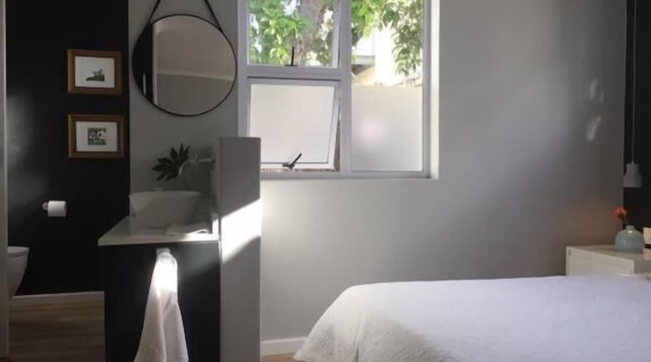 Central Claremont Garden Apartment
