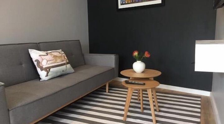 Central Claremont Garden Apartment