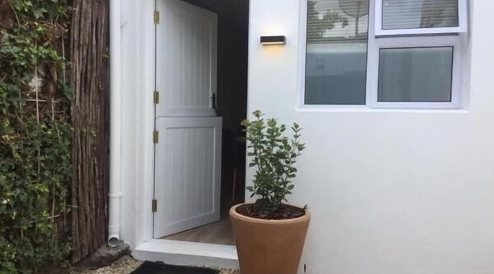 Central Claremont Garden Apartment