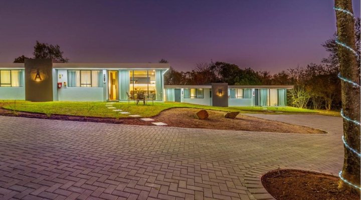 Kravit Premier Suites