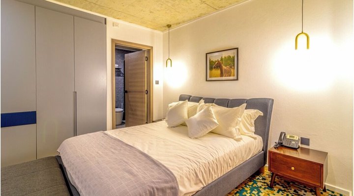 Kravit Premier Suites