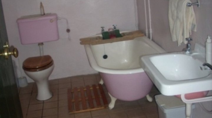 Back o' the Moon Cottage