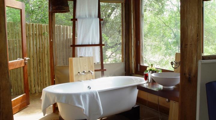 Rhino Post Safari Lodge - Rhino Walking Safaris