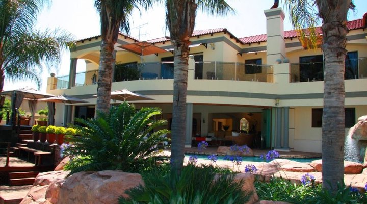 The Blue Crane Villa - Private Guest House
