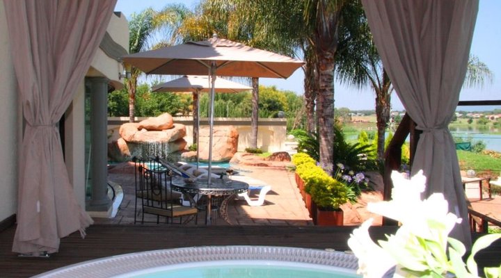 The Blue Crane Villa - Private Guest House