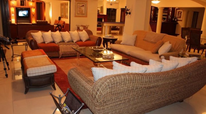 The Blue Crane Villa - Private Guest House
