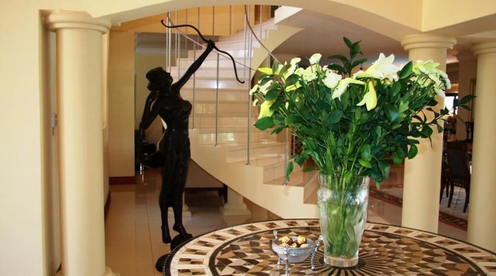 The Blue Crane Villa - Private Guest House