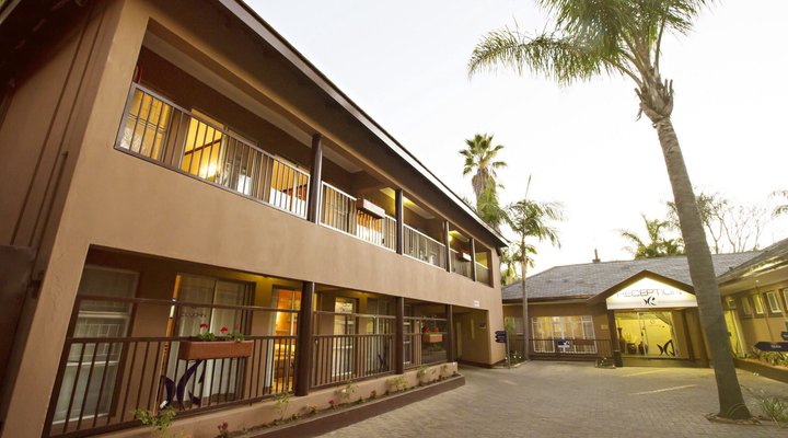 Col-John Hotel