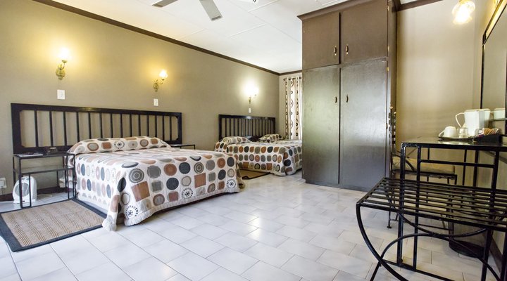 Col-John Hotel