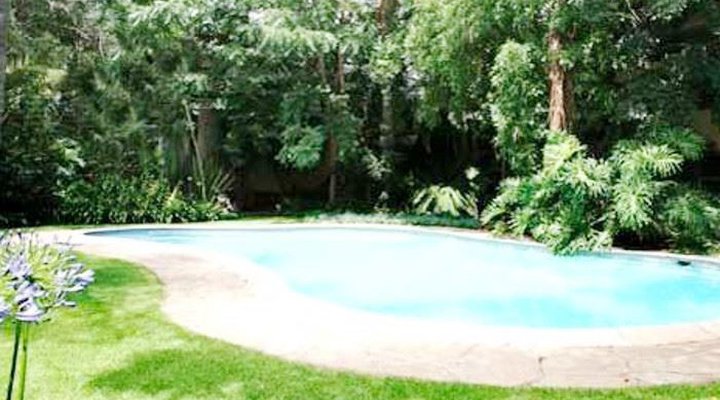 Col-John Hotel