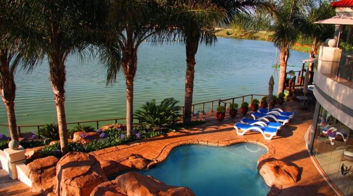 The Blue Crane Villa - Private Guest House