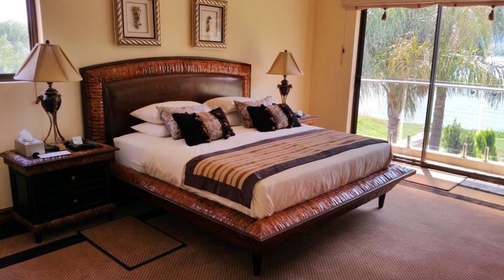 The Blue Crane Villa - Private Guest House