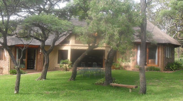 Tussen-I-Bome Oxwagon Resort