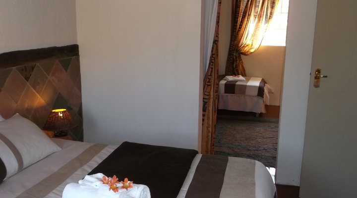 Tussen-I-Bome Oxwagon Resort