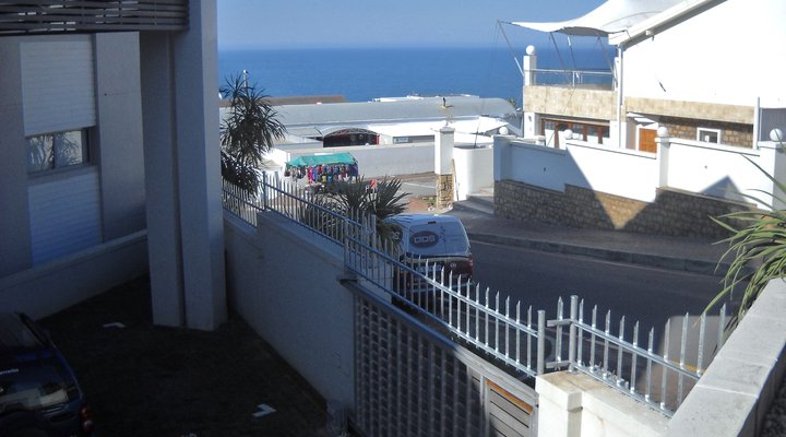Central Plett Holiday Apartment