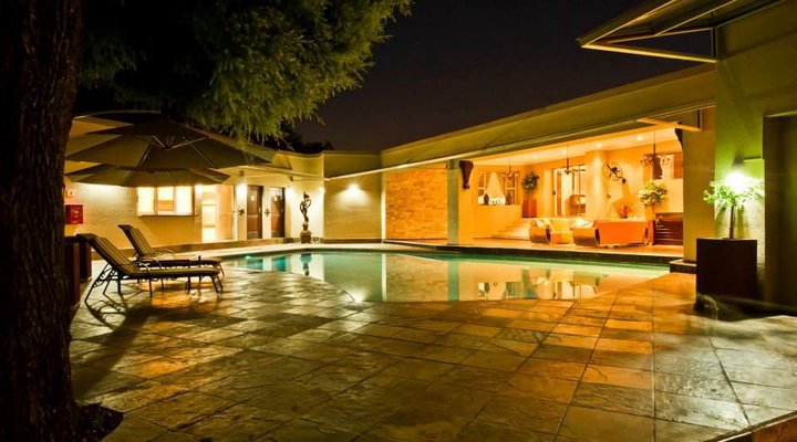 Kings & Queens Boutique Hotel