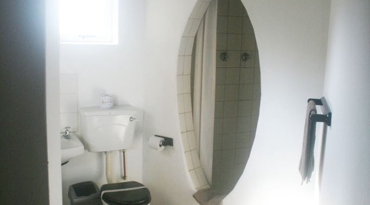 Hole in the Wall Accommodation Unit H2