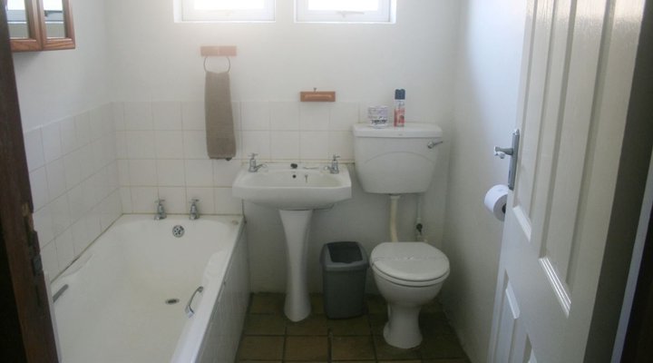 Hole in the Wall Accommodation Unit H2