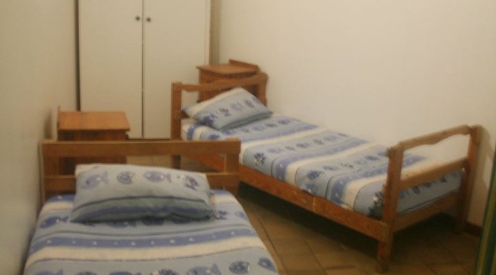 Hole in the Wall Accommodation Unit H2