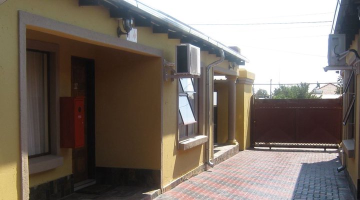 Beverly Hills Guest House