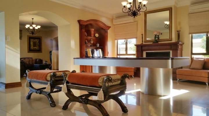The Blue Crane Villa - Private Guest House