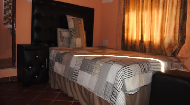 Gravel Lodge Jane Furse