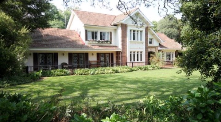 Dunning Country House