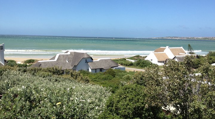 Beach House Bahari