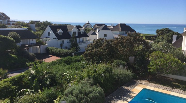 Beach House Bahari