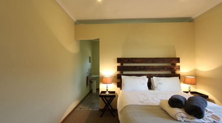 Lake Lintrose Self-catering Cottages