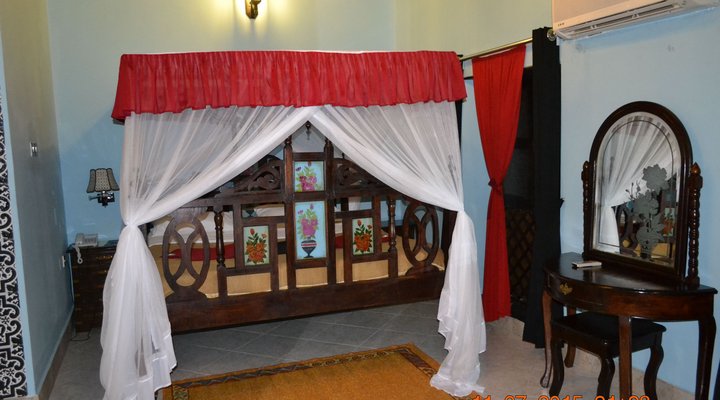 Tausi Palace Hotel