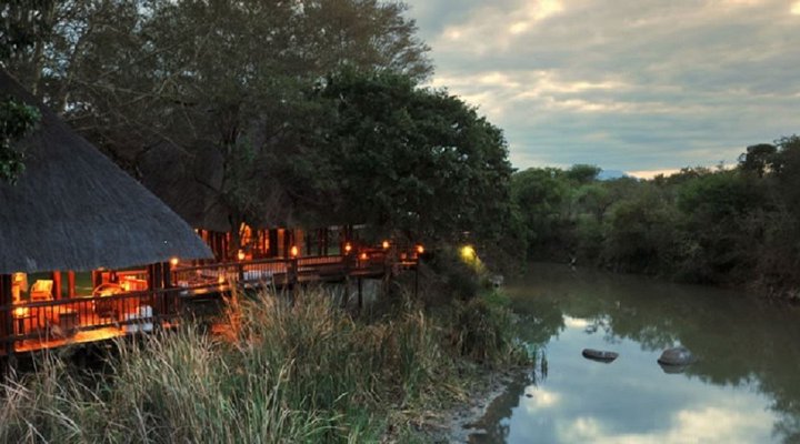 Thornybush Waterside-Lodge