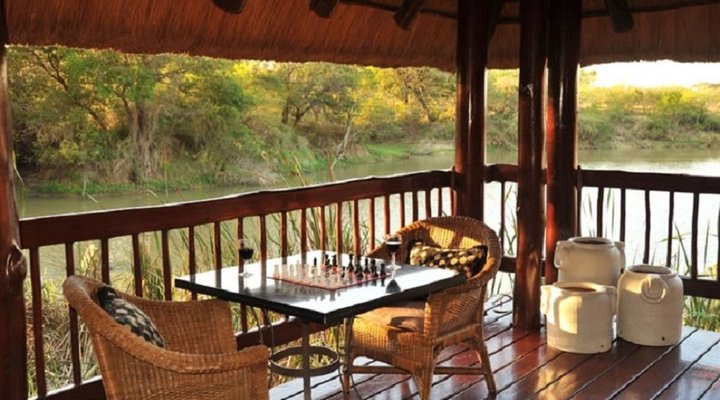 Thornybush Waterside-Lodge