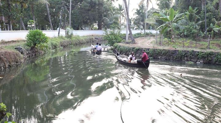 Aqua Lillies Waterfront Homestay