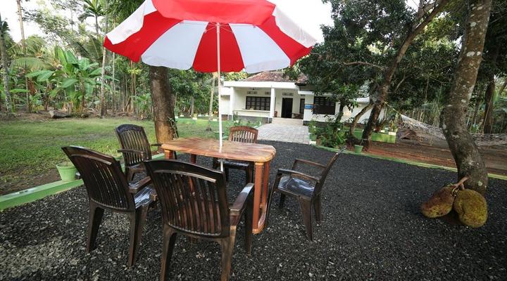 Aqua Lillies Waterfront Homestay