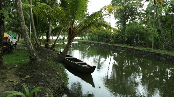 Aqua Lillies Waterfront Homestay