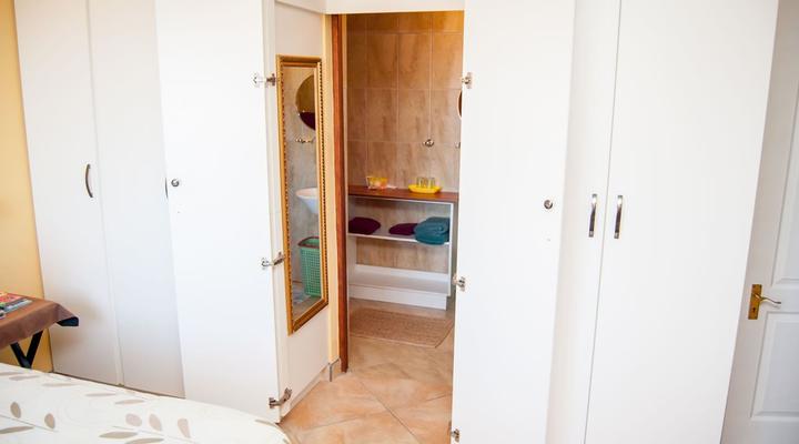 T & H Sauer Guest House