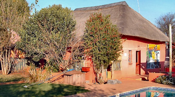SunnysideUp Backpackers Centurion