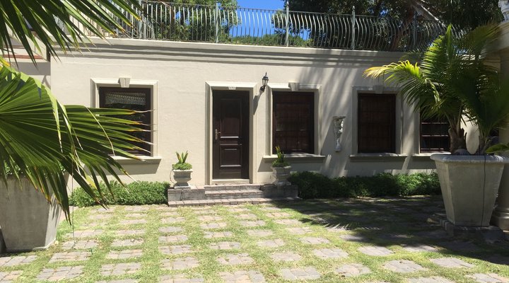 Courtyard Cottage at Ibis House