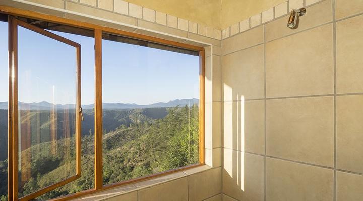 Cliffhanger Cottages