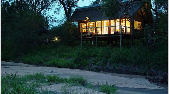 Rhino Post Safari Lodge - Rhino Walking Safaris