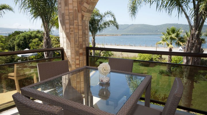 Lagoon Breeze Guest House