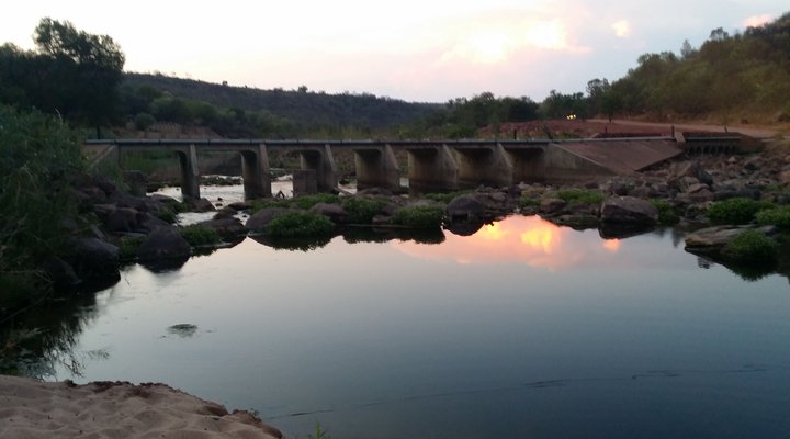 Bushveld River Thatch Retreat