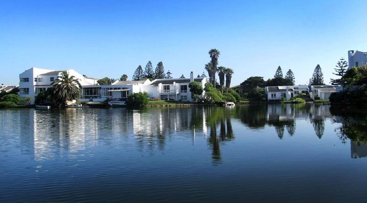 Marina Da Gama Tranquil Waters Edge Escape