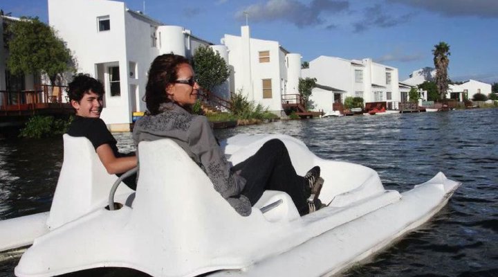 Marina Da Gama Tranquil Waters Edge Escape