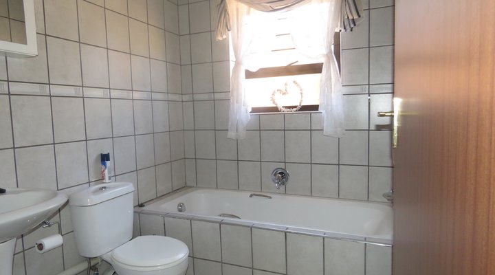 La Ringrazio Guesthouse and Self-Catering